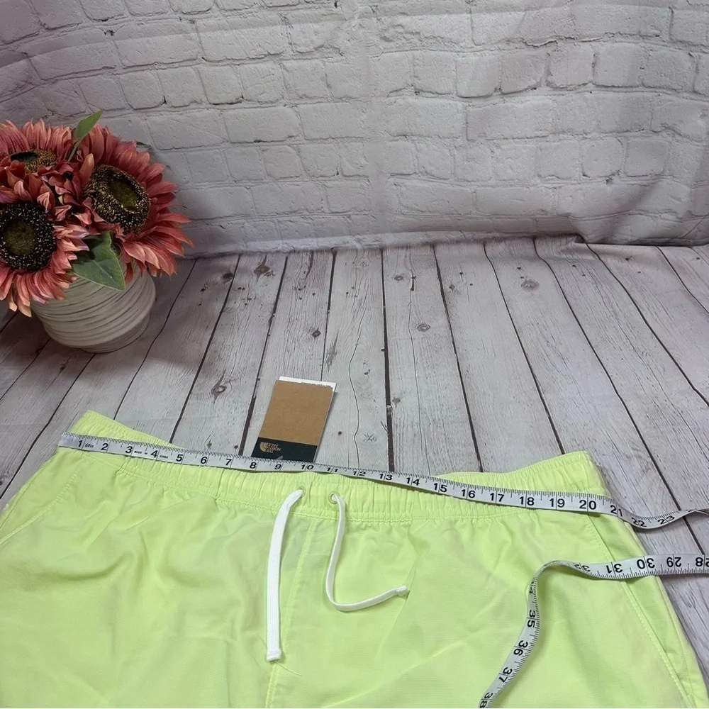 NWT The North Face action short 2.0 astro lime Shorts sz XXL outdoor sportswear